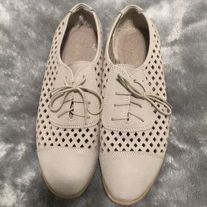 Peephole Shoes